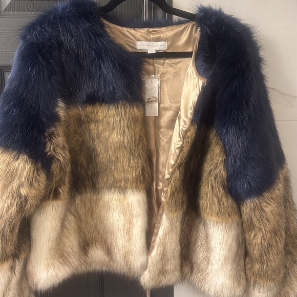 NWT New York & Company faux fur jacket - Picture 2 of 2